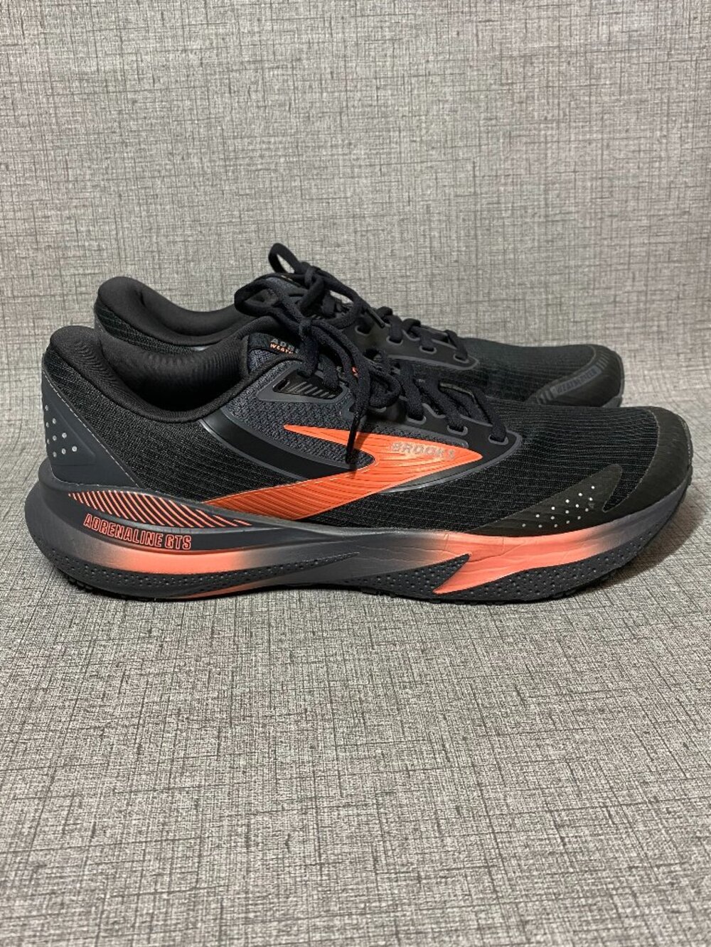 BROOKS ADRENALINE GTS 24 BLACK EBONY & HOT CORAL RUNNING SNEAKERS WOMENS 11.5